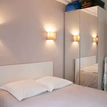 Apartment Cosy Apt Near Parc De La *